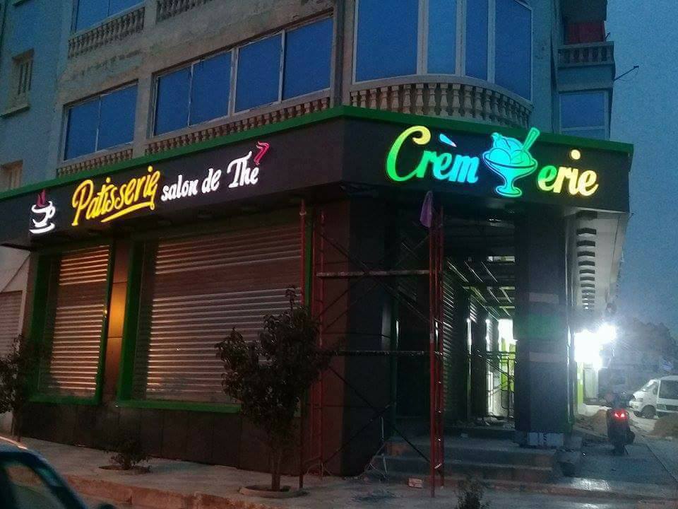 Fabricant et installateur d'enseignes lumineuses pour Café restaurants à Marrakech